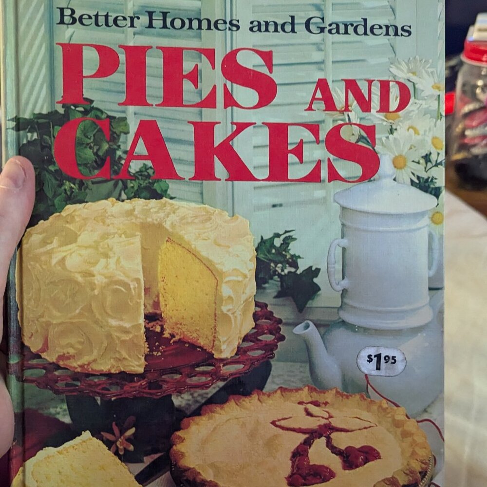Set of 2 vintage cookbooks - Better Homes & Gardens pies & cakes and Grilling